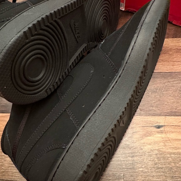 Nike shoes - Picture 3 of 5